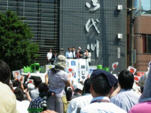 所定位置『御代川』の前で演説 所定位置『御代川』の前で演説